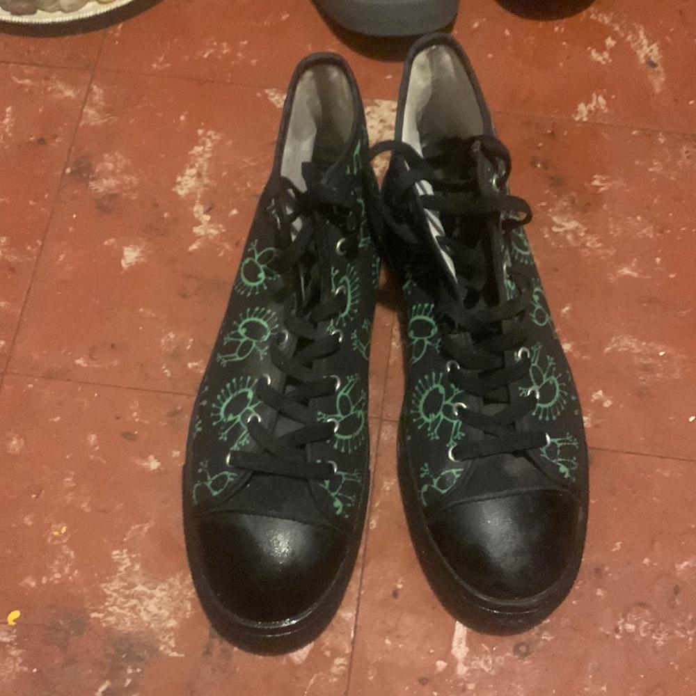 Chuck Taylor shoe but not Chuck’s look like chucks green people on the shoe